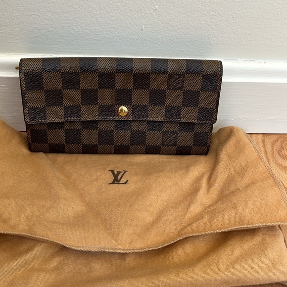 Louis Vuitton CA2077 damier ebene sarah wallet. - Picture 1 of 13